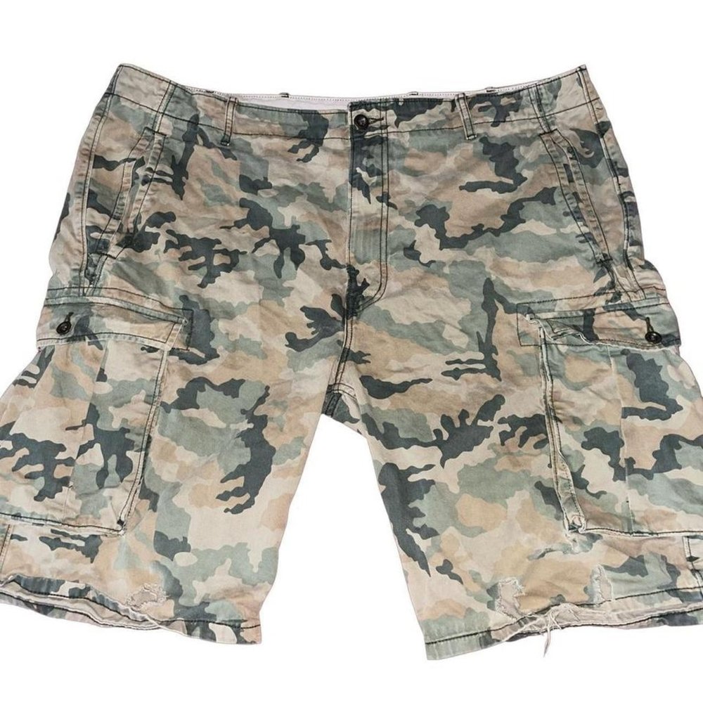 Y2K Levi’s Camo Cargo Shorts Distressed Mens Size 40